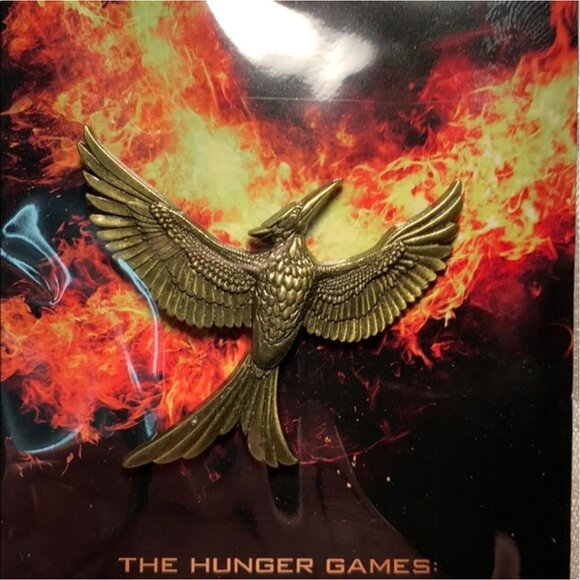 The Hunger Games Mockingjay Pin New in Package - Picture 2 of 3